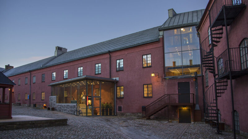 Museientré, Borggården på Varbergs fästning. Höst.