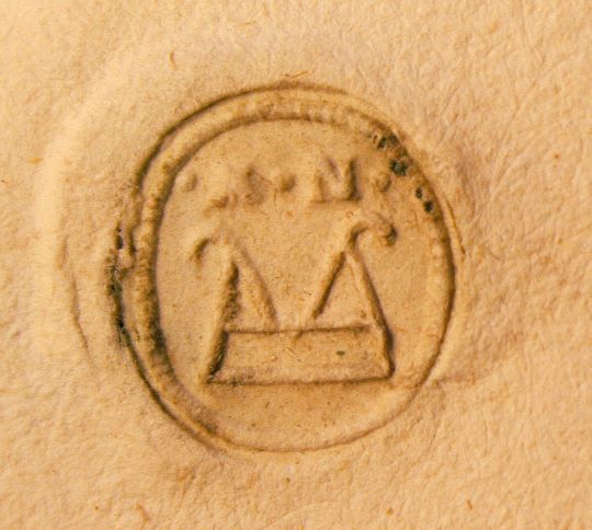 On 15 May 1616, Mogens Nielsen from Särö received 18 dalers after shipping lime from Norway to Varberg. At the bottom of the receipt he put his seal, with the initials MN.