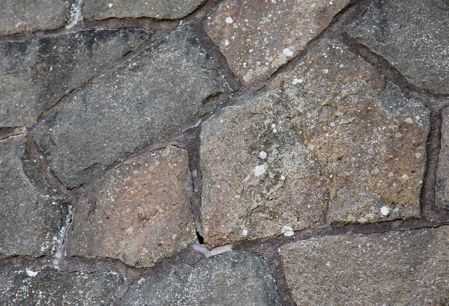 Restored wall from the 1910s and 1920s. The stones have a slightly straighter shape and there are no pebbles in the joints.