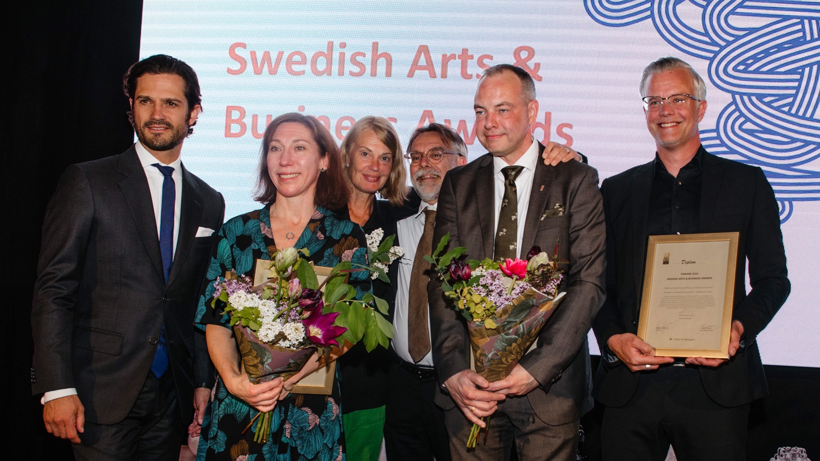 Cajsa Lagerkvist mfl tar emot priset SABA 2022 av Prins Carl Philip